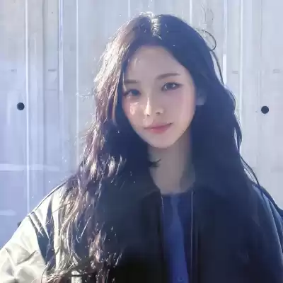 仰映容
